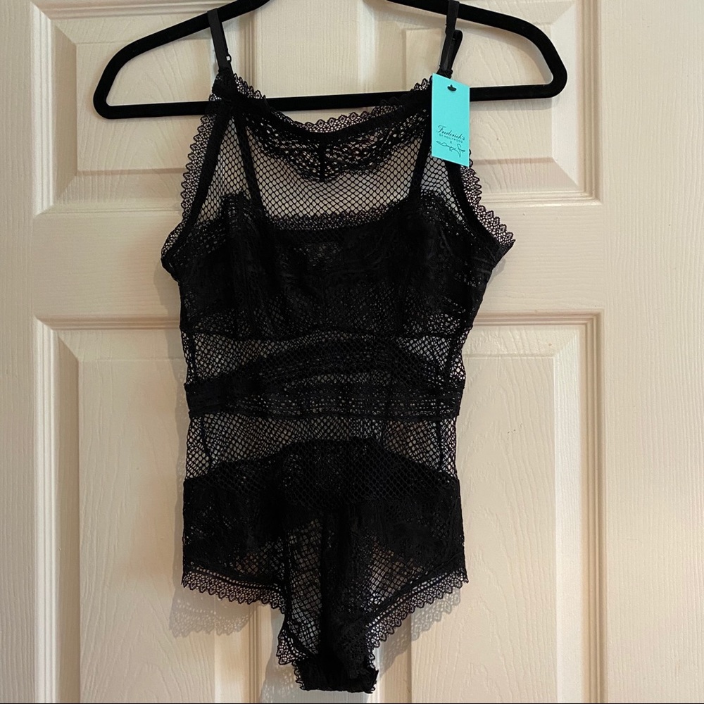 Frederick’s of Hollywood NWT Lace Lingerie Sz L